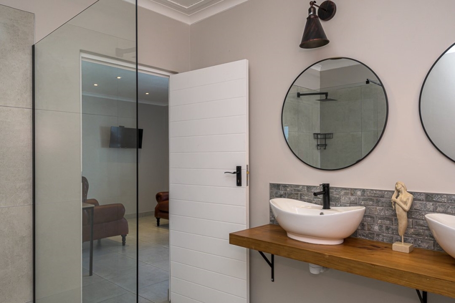 9 Bedroom Property for Sale in Westcliff Western Cape